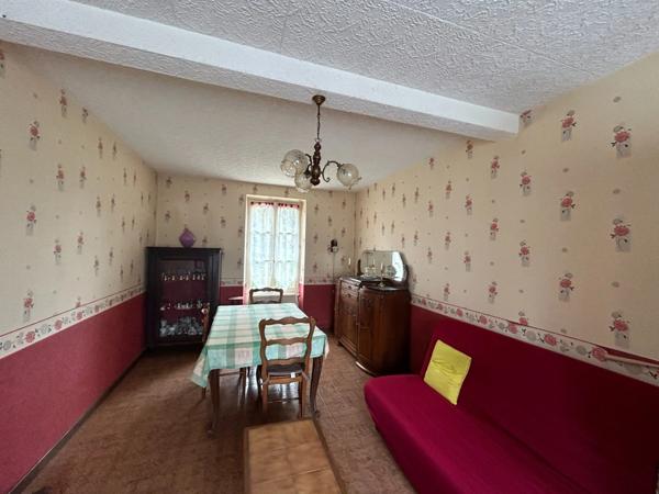 Maison à vendre 4 pièces LUSSAC LES EGLISES (87) sur grand jardin clos proche ruisseau.