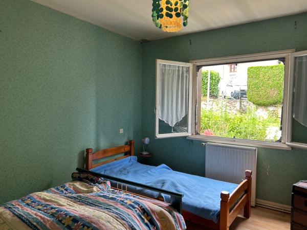 Maison à vendre 4 pièces LUSSAC LES EGLISES (87) sur grand jardin clos proche ruisseau.