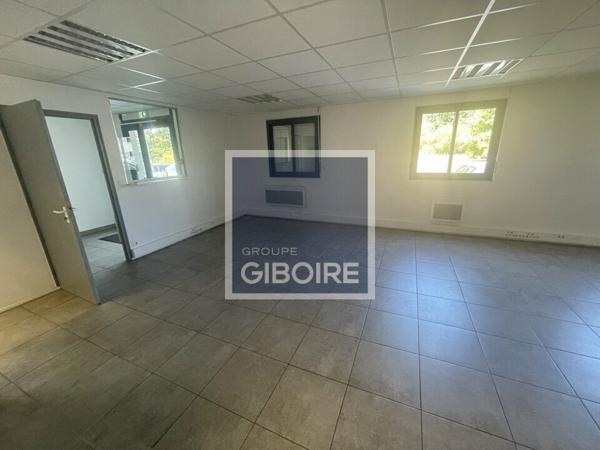 Local d'activites 885 m² à louer LA CHEVROLIERE (réf : 44.019103)
