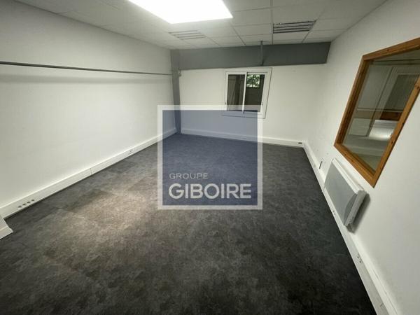 Local d'activites 885 m² à louer LA CHEVROLIERE (réf : 44.019103)