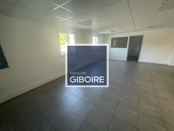 Local d'activites 885 m² à louer LA CHEVROLIERE (réf : 44.019103)