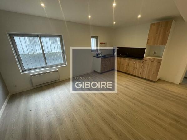 Local d'activites 240 m² à louer LA CHAPELLE SUR ERDRE (réf : 44.019036)