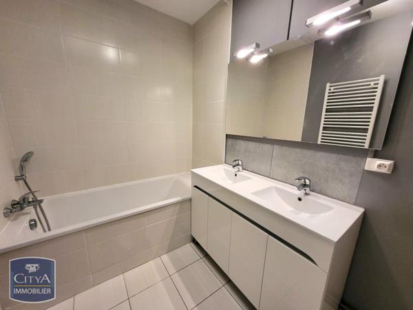Appartement à louer 4 pièces 93.1m² Clermont-Ferrand (63000)