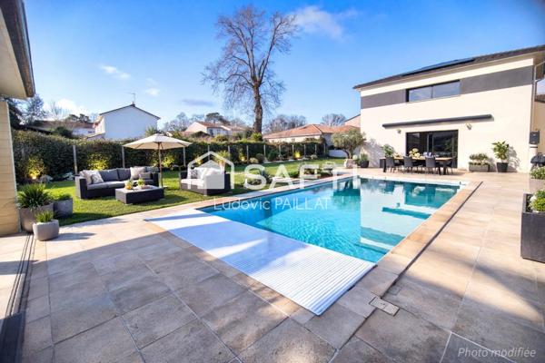 Maison familiale 2016 avec piscine et jardin, proche de toutes commodités