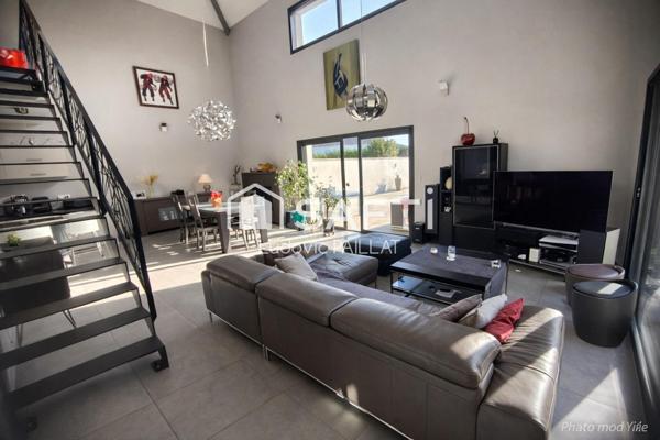 Maison familiale 2016 avec piscine et jardin, proche de toutes commodités