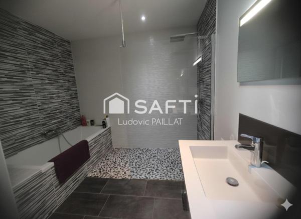 Maison familiale 2016 avec piscine et jardin, proche de toutes commodités