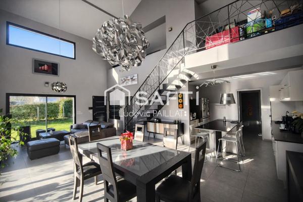 Maison familiale 2016 avec piscine et jardin, proche de toutes commodités