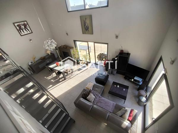 Maison familiale 2016 avec piscine et jardin, proche de toutes commodités