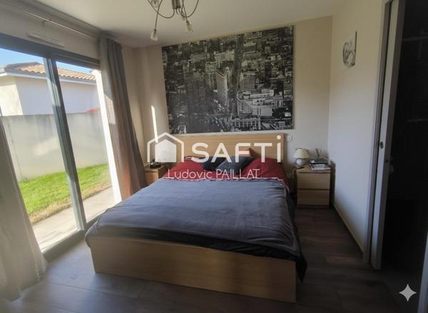 Maison familiale 2016 avec piscine et jardin, proche de toutes commodités