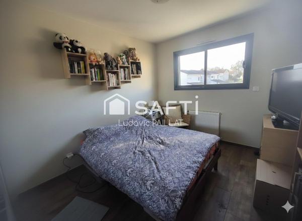 Maison familiale 2016 avec piscine et jardin, proche de toutes commodités