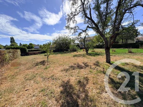 Terrain à vendre  696 m 2   VIRIAT  - 01