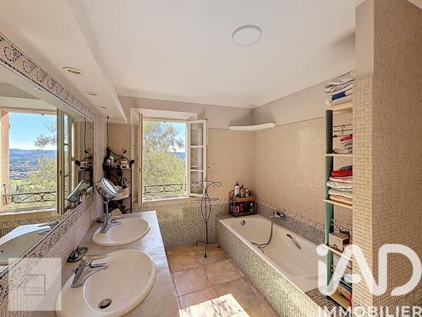 Maison à vendre 6 pièces 214 m² Montauroux