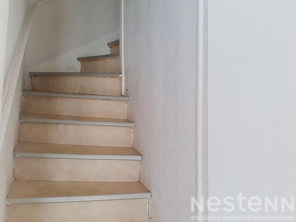 Immeuble à vendre à Saujon - Investissement idéal avec un commerce déjà sous bail au rez-de -chaussée et appartement  47m² à l''étage