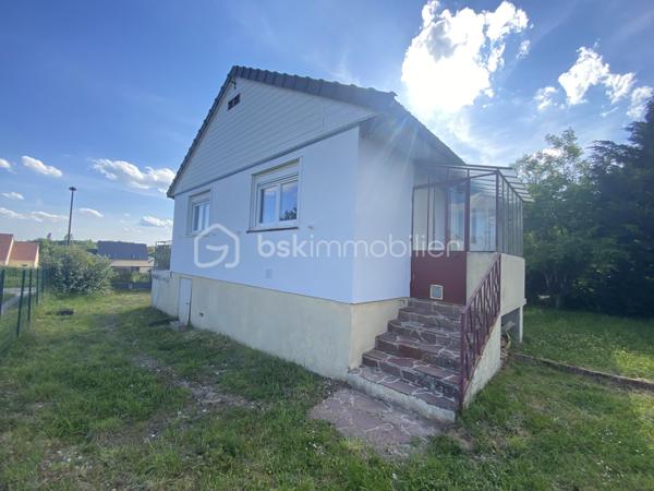 NOUVEAUTE A SAISIR !

À seulement 3 minutes de la gare et des commerces, découvrez cette charmante maison de plain-pied de 60 m², située dans un secteur calme, agréable et recherché.

✨ Entièrement rénovée avec goût, cette maison lumineuse vous séduira par ses prestations modernes et son excellent confort thermique grâce à une isolation intérieure entièrement refaite.

Elle se compose de :

* 2 chambres avec dressing
* Une cuisine moderne ouverte sur un salon/séjour très lumineux
* Une salle d'eau fonctionnelle avec douche et double vasques
* WC séparés avec lave-mains

Prestations de qualité :
✔ Double vitrage avec stores électriques intégrés
✔ Pompe à chaleur installée en 2021
✔ Aucun travaux intérieur à prévoir
✔ Maison entièrement rénovée au goût du jour
✔ Très bonne performance énergétique

La maison bénéficie également d’une belle exposition sud-ouest offrant une luminosité optimale tout au long de la journée, ainsi qu’une agréable terrasse parfaitement exposée pour profiter des beaux jours.

Un vide sanitaire d’environ 1,80 m permet un bel espace de stockage très pratique.

Le tout sur un terrain de 420 m², idéal pour profiter des extérieurs en toute tranquillité.

📍 Emplacement idéal : proche gare, commerces et commodités tout en bénéficiant d’un environnement paisible.
La commune dispose également d’écoles maternelles et élémentaires, un véritable atout pour les familles.

Une maison clé en main, idéale pour un premier achat, un couple ou un investissement.
 
N'hésitez pas à me contacter pour plus d'informations !