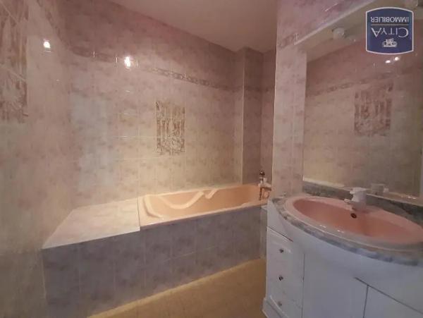 Appartement à louer 4 pièces 69.71m² Bourg-en-Bresse (01000)