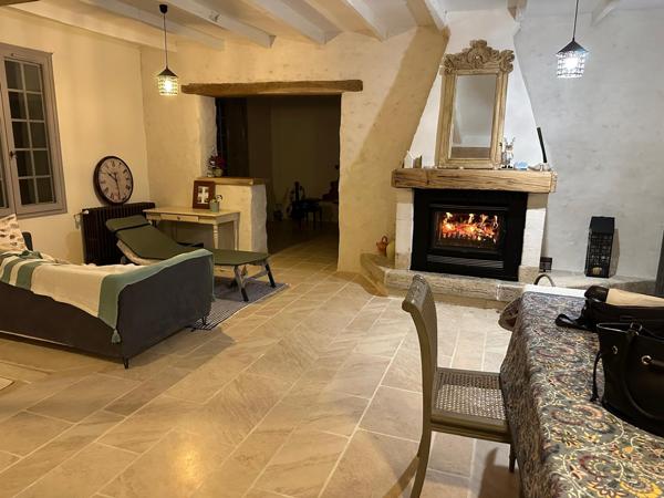 Nesles-la-Montagne (02400) Ancien pavillon de chasse entièrement refait à neuf