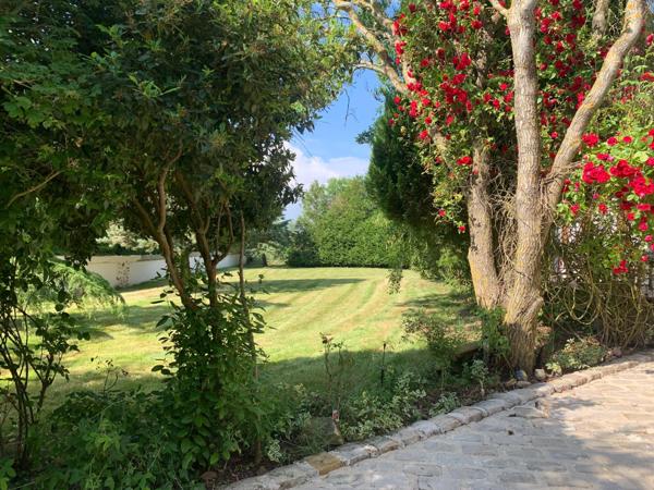 Nesles-la-Montagne (02400) Ancien pavillon de chasse entièrement refait à neuf