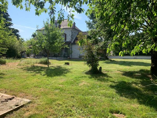 Nesles-la-Montagne (02400) Ancien pavillon de chasse entièrement refait à neuf