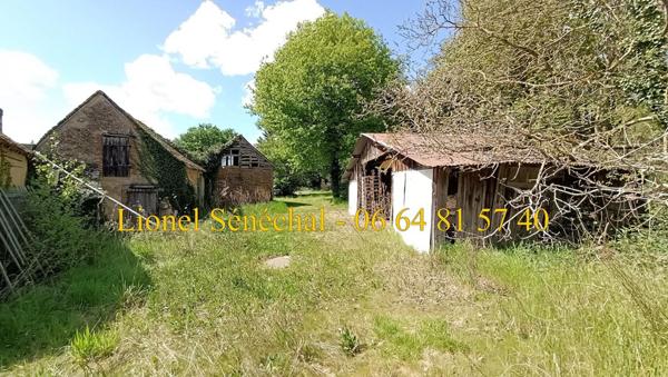 Longère à rénover de plus de 140 m2 avec des dépendances sur une parcelle de plus de 2 700 m2