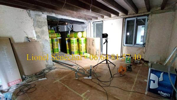 Longère à rénover de plus de 140 m2 avec des dépendances sur une parcelle de plus de 2 700 m2