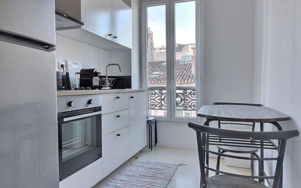 Appartement à vendre    2 pièces •  Marseille 6