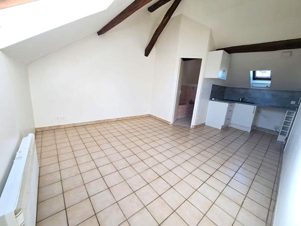 Immeuble de rapport à Chevry Cossigny 9 pièces.