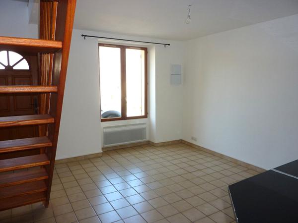 Immeuble de rapport à Chevry Cossigny 9 pièces.