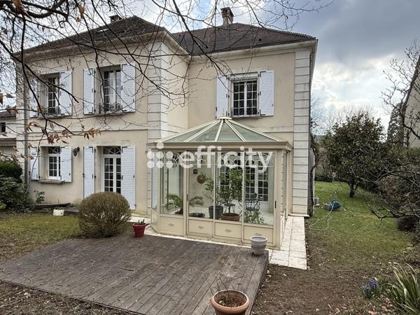 Maison 9 pièces - 225 m²
