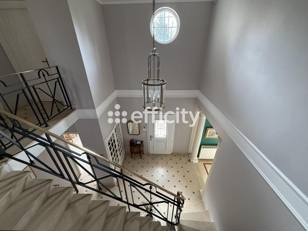 Maison 9 pièces - 225 m²