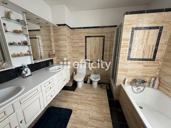 Maison 9 pièces - 225 m²