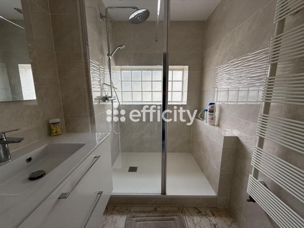 Maison 9 pièces - 225 m²