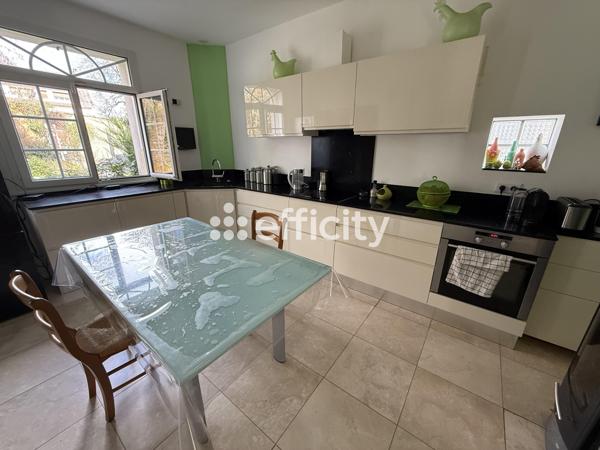 Maison 9 pièces - 225 m²