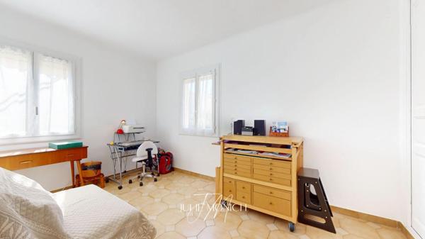 APPARTEMENT DE PRESTIGE ENTIÈREMENT RÉNOVÉ / TERRASSE VUE DÉGAGÉE