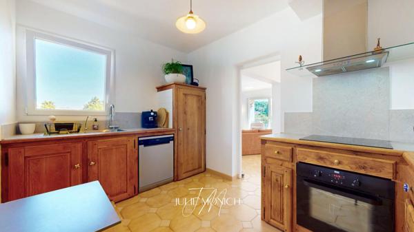 APPARTEMENT DE PRESTIGE ENTIÈREMENT RÉNOVÉ / TERRASSE VUE DÉGAGÉE