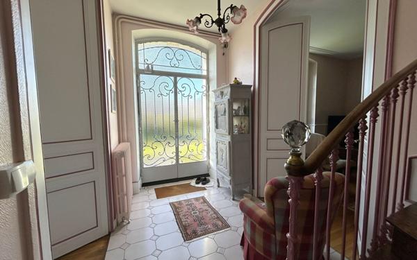 Maison à vendre    7 pièces •  Ruelle-sur-Touvre