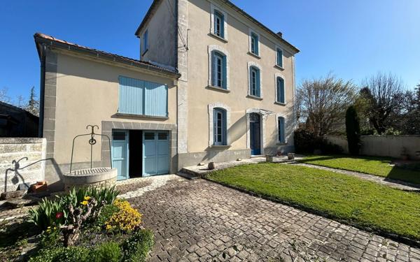 Maison à vendre    7 pièces •  Ruelle-sur-Touvre