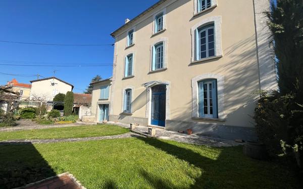 Maison à vendre    7 pièces •  Ruelle-sur-Touvre