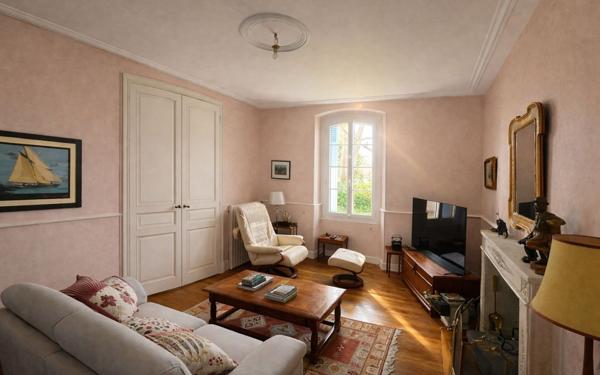 Maison à vendre    7 pièces •  Ruelle-sur-Touvre