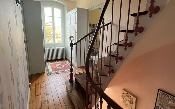 Maison à vendre    7 pièces •  Ruelle-sur-Touvre