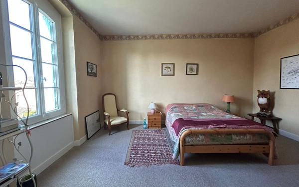 Maison à vendre    7 pièces •  Ruelle-sur-Touvre