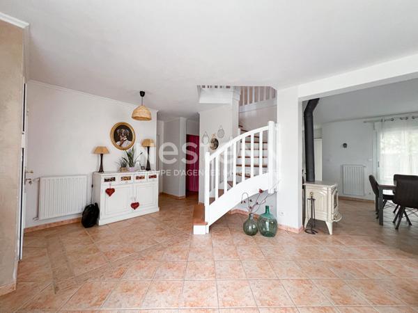 Maison avec piscine à Verrières-en-Anjou