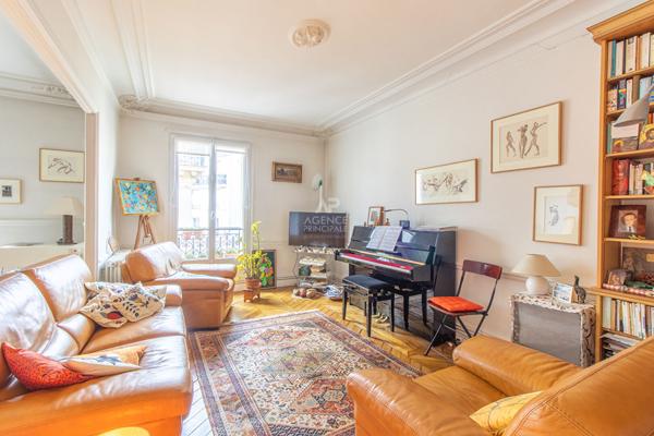 PARIS XVIII - MONTMARTRE - RUE HEGESIPPE MOREAU - EXCLUSIVITE - VIAGER OCCUPE. 315 000 € **  - Référence  6842-VC
