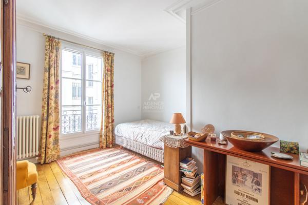 PARIS XVIII - MONTMARTRE - RUE HEGESIPPE MOREAU - EXCLUSIVITE - VIAGER OCCUPE. 315 000 € **  - Référence  6842-VC