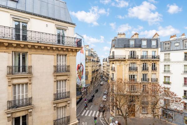 PARIS XVIII - MONTMARTRE - RUE HEGESIPPE MOREAU - EXCLUSIVITE - VIAGER OCCUPE. 315 000 € **  - Référence  6842-VC
