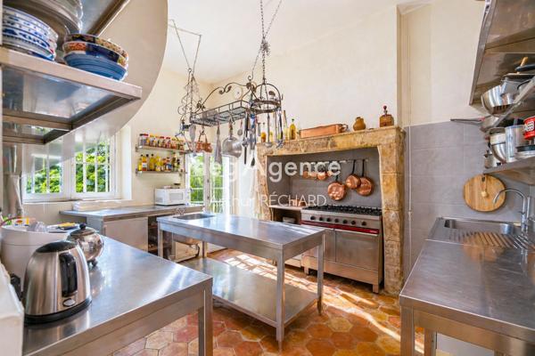Maison à LE MANS, 72000 - 16 pièces 400m²