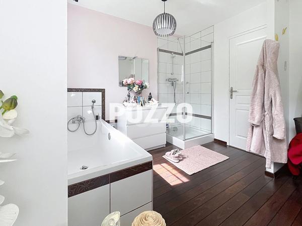 Un havre de paix en bois ! A Vendre Belle Maison en Bois . HONFLEUR