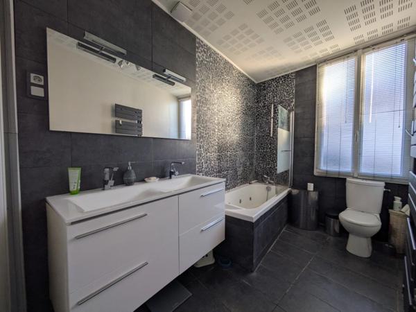 Maison familiale avec jardin et dépendances