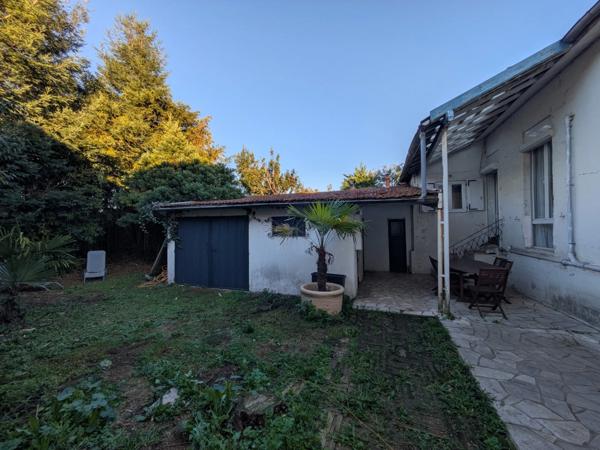 Maison familiale avec jardin et dépendances