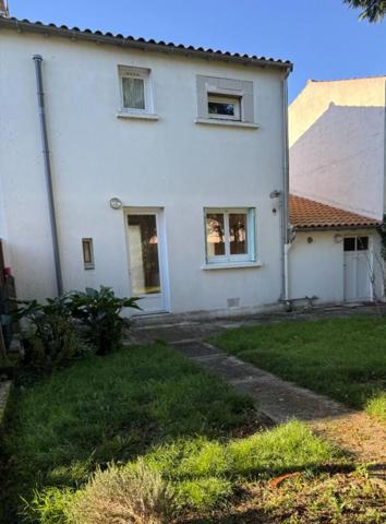 Maison T3 Saintes jardin parking garage