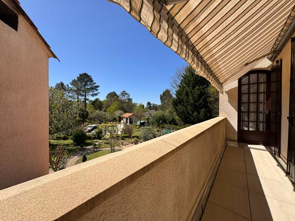 A VENDRE MAISON DE TYPE 5 DANS UN ENVIRONNEMENT DE QUALITE